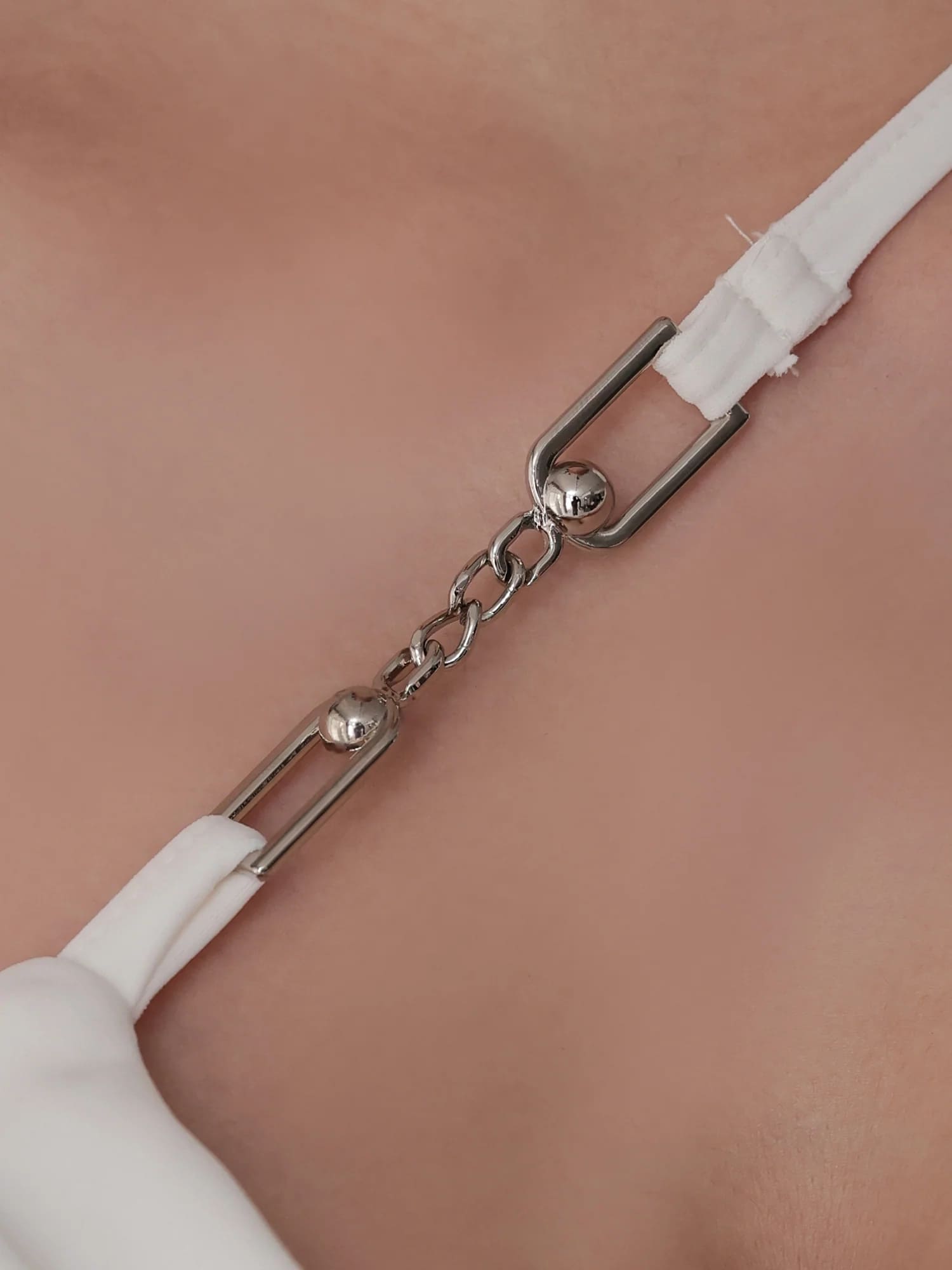 ワンショルダー アシンメトリー ドレープ チャーム チェーン ジップデザイン バイカラー 膝丈ドレスのイメージ画像10