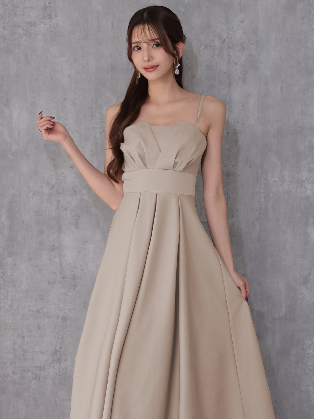 2way ベアトップ キャミソール バストタック ウエストマーク プリーツ エレガント ワンカラー Aラインロングドレスのイメージ画像3