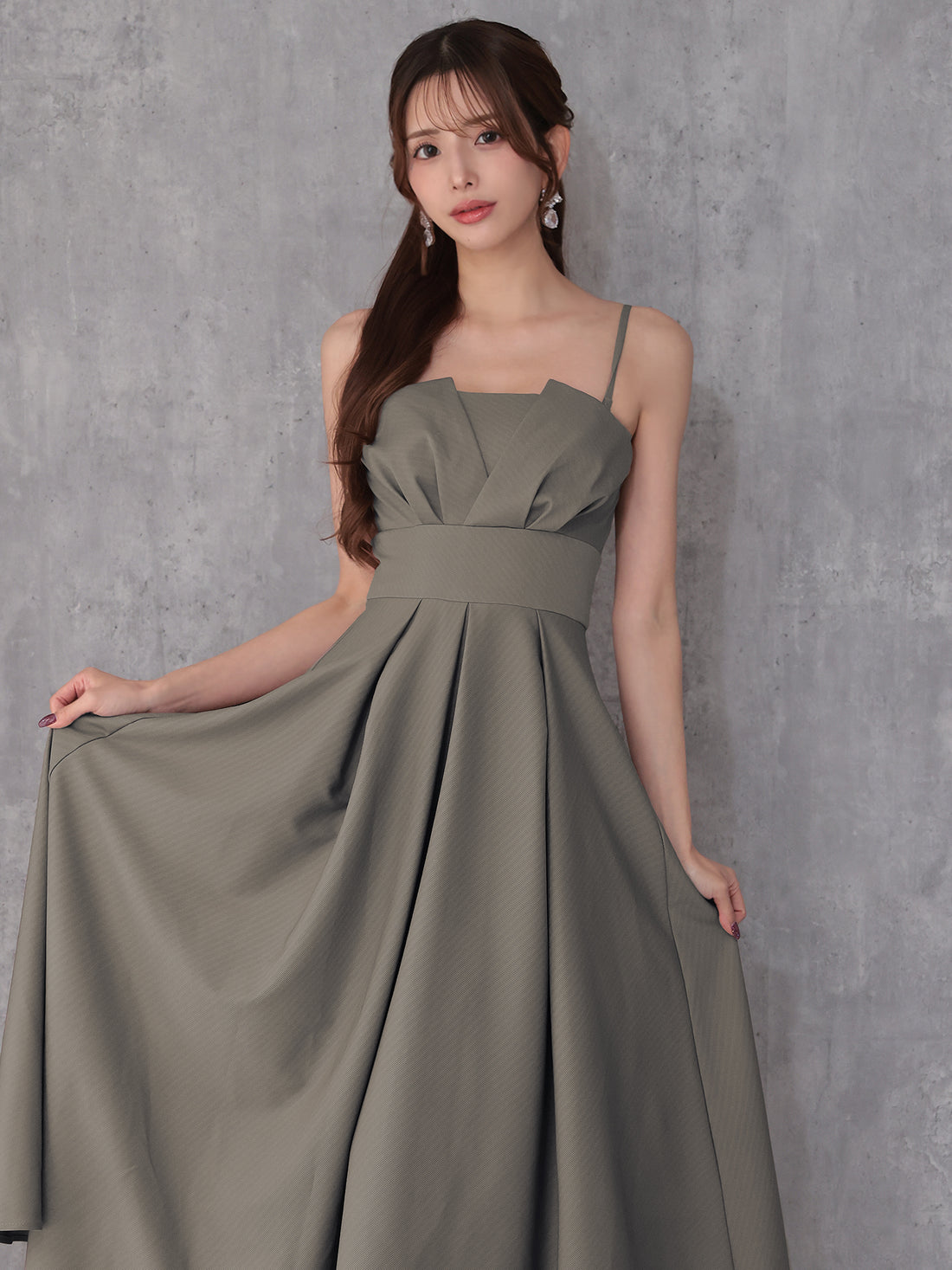 2way ベアトップ キャミソール バストタック ウエストマーク プリーツ エレガント ワンカラー Aラインロングドレスのイメージ画像5