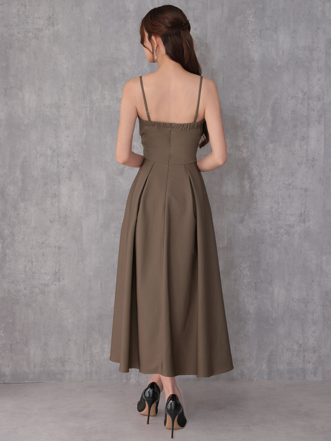 2way ベアトップ キャミソール バストタック ウエストマーク プリーツ エレガント ワンカラー Aラインロングドレスのイメージ画像8
