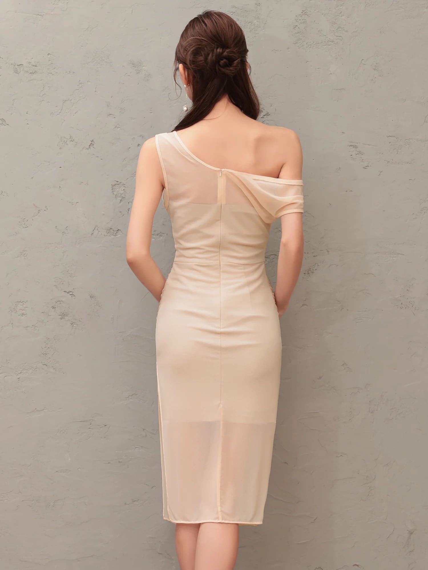 ワンショルダー シアー メッシュ スリット タイト 膝丈ドレスのイメージ画像10