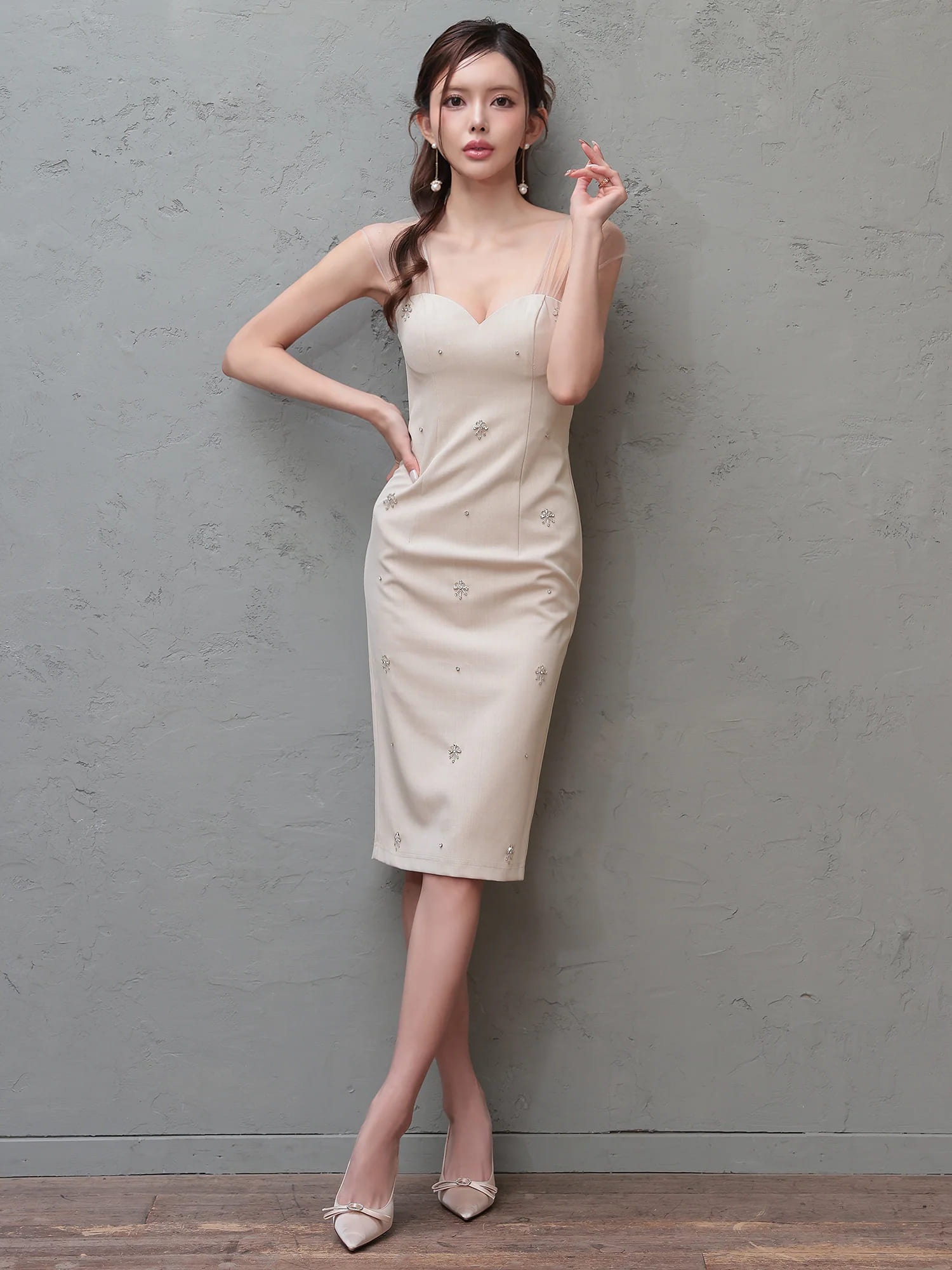 ノースリーブ シアー ハートカット ビジュー 膝丈ドレスのイメージ画像5