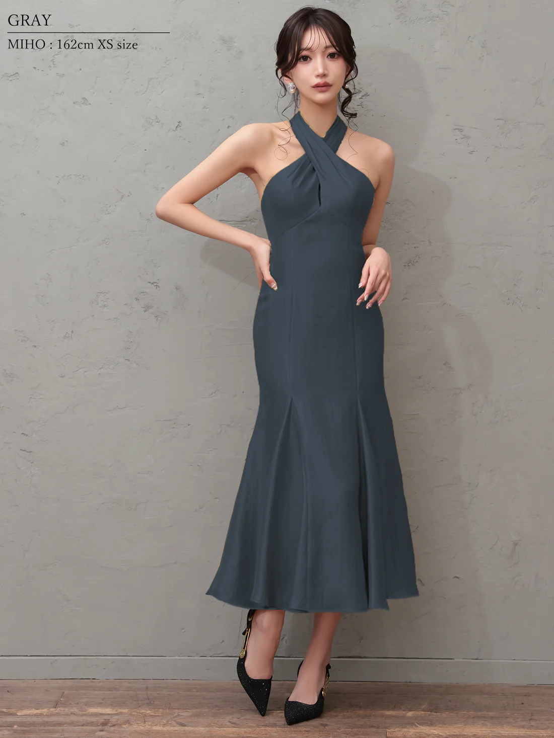 ホルターネック バックリボン クロスデザイン バックオープン ワンカラー マーメイドロングドレスのイメージ画像3