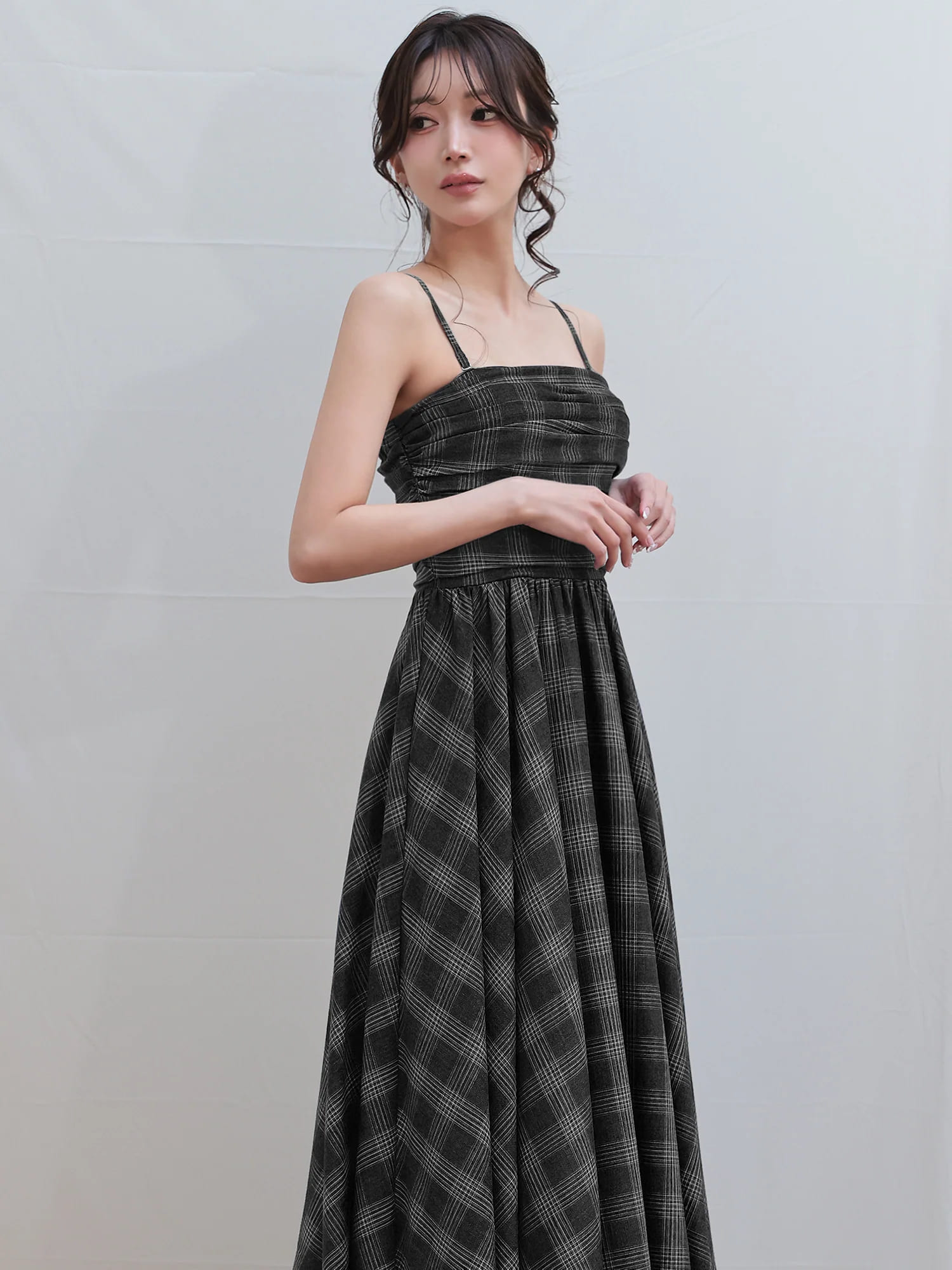 2way ベアトップ キャミソール ギャザー チェック柄 フレア 膝丈ドレスのイメージ画像3