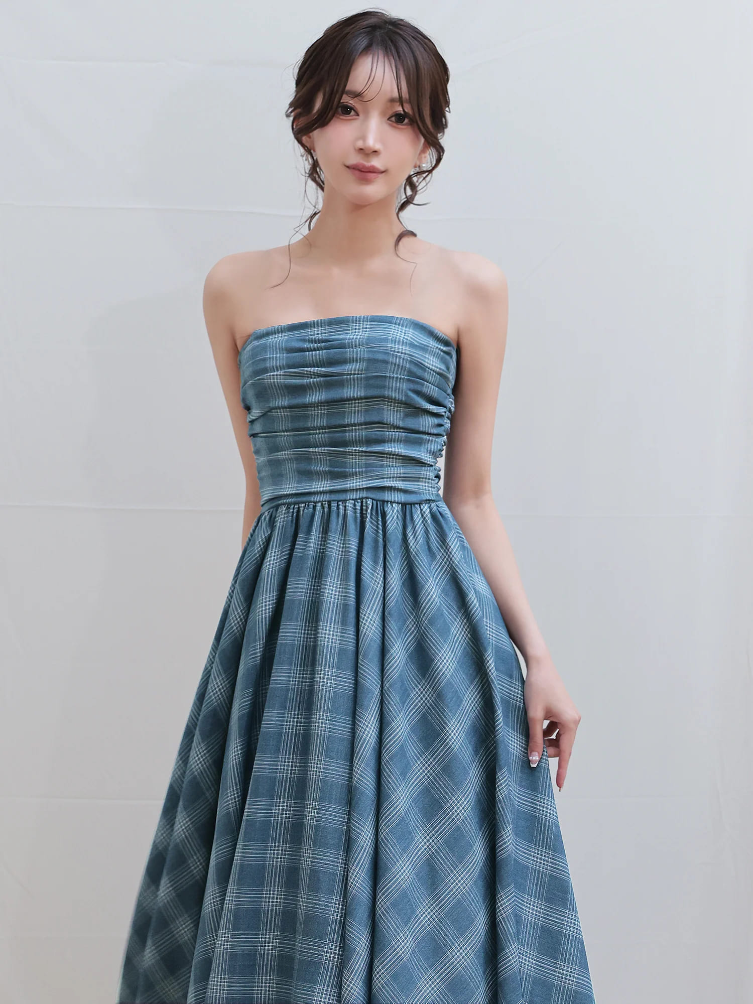 2way ベアトップ キャミソール ギャザー チェック柄 フレア 膝丈ドレスのイメージ画像5