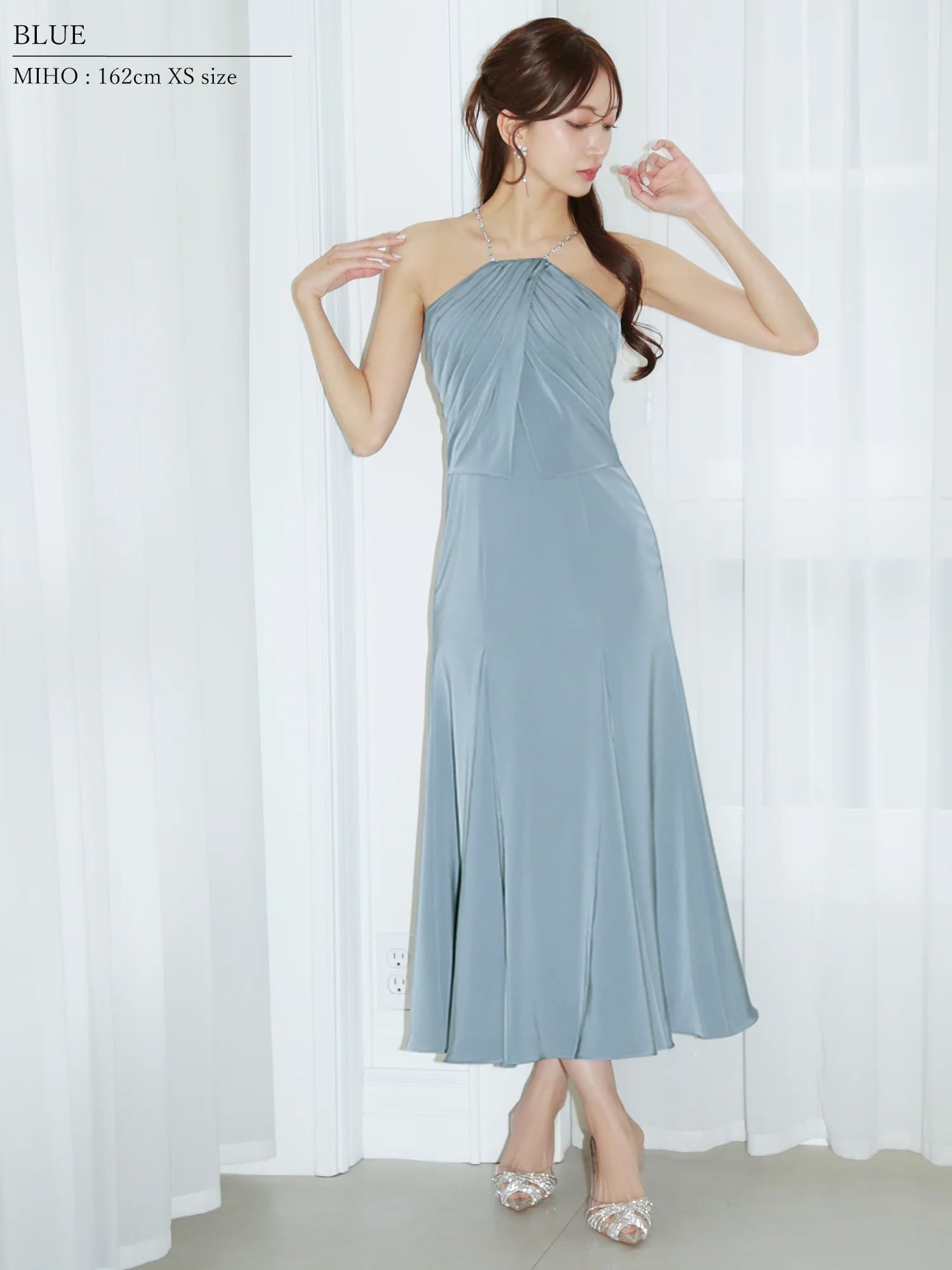 長袖 アシンメトリーデザイン ドレープ ビジュー ラメ フレア 膝丈ドレスのイメージ画像2