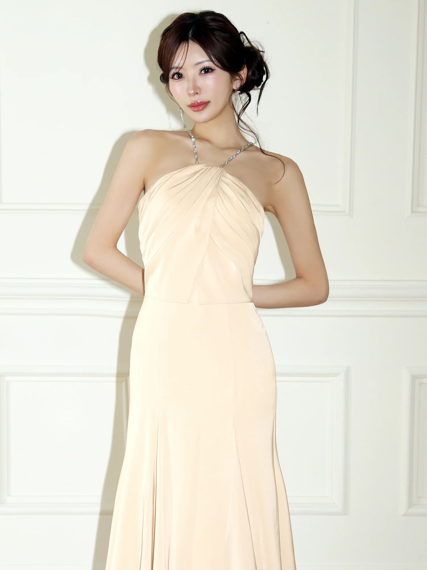 長袖 アシンメトリーデザイン ドレープ ビジュー ラメ フレア 膝丈ドレスのイメージ画像8