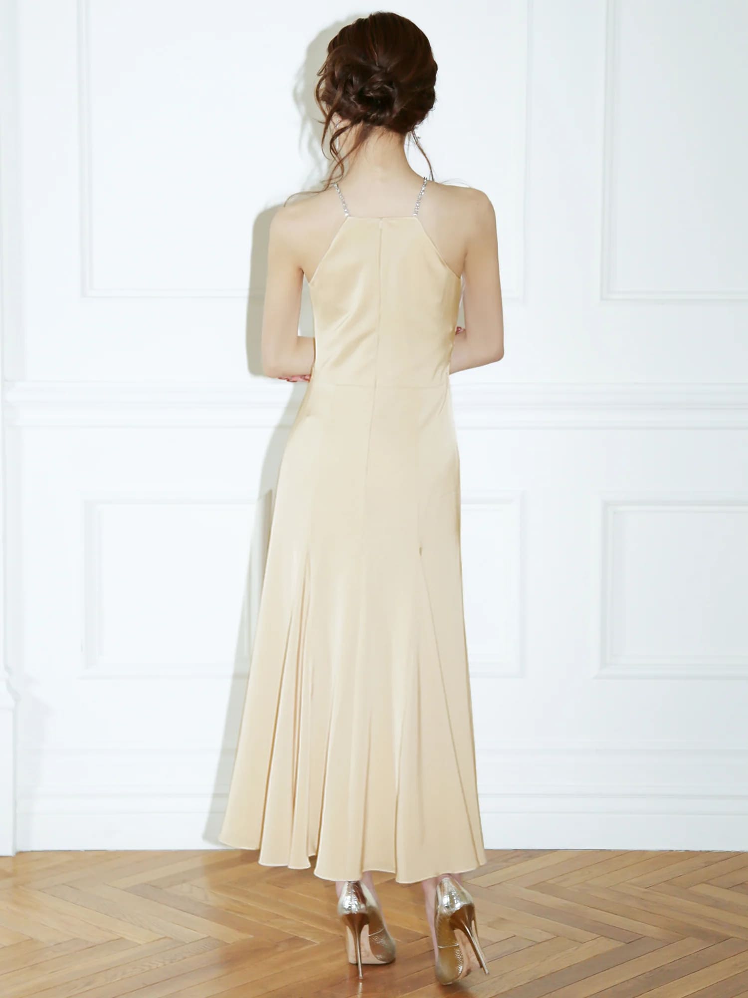 長袖 アシンメトリーデザイン ドレープ ビジュー ラメ フレア 膝丈ドレスのイメージ画像10