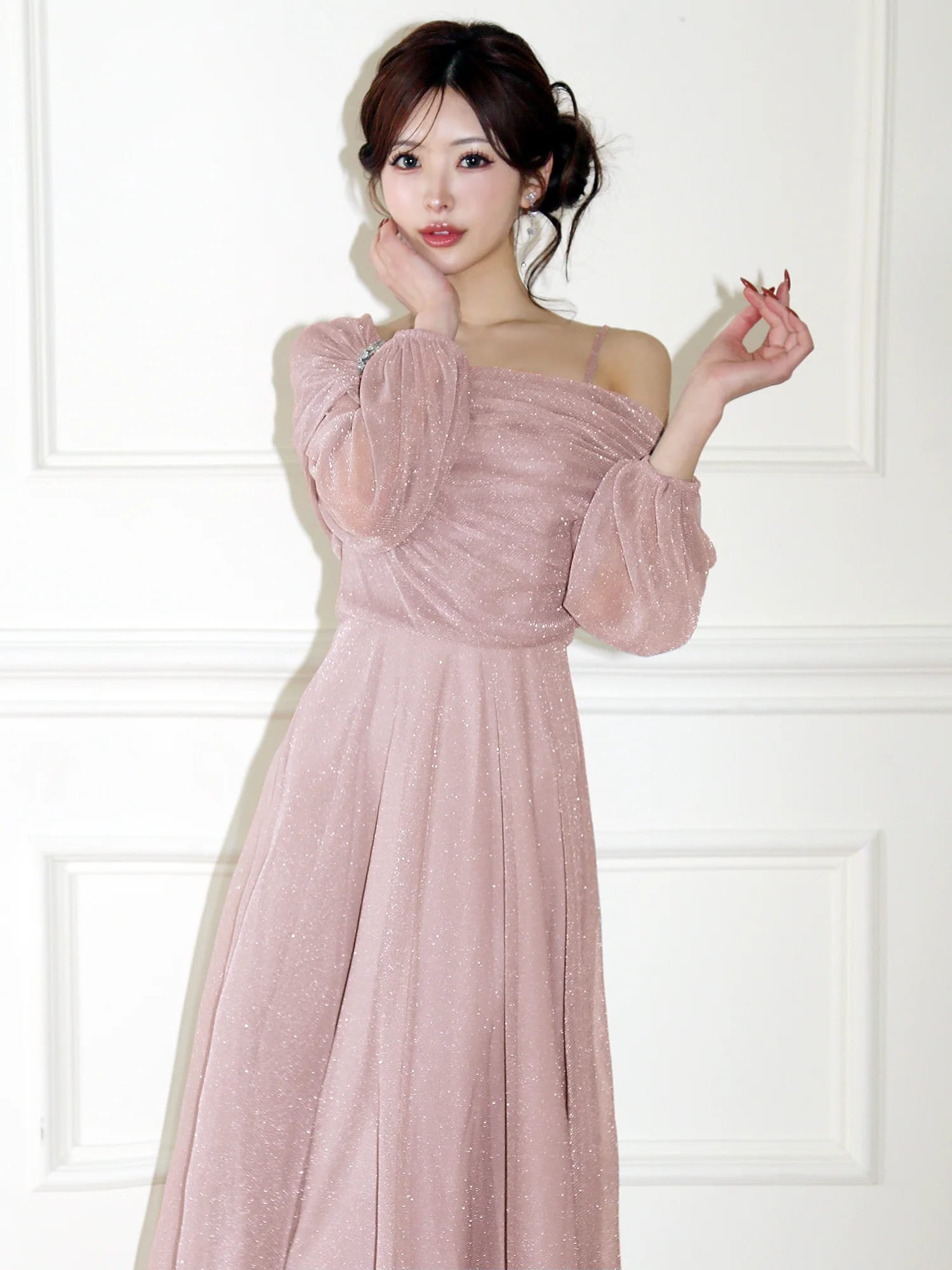 長袖 アシンメトリーデザイン ドレープ ビジュー ラメ フレア 膝丈ドレスのイメージ画像6