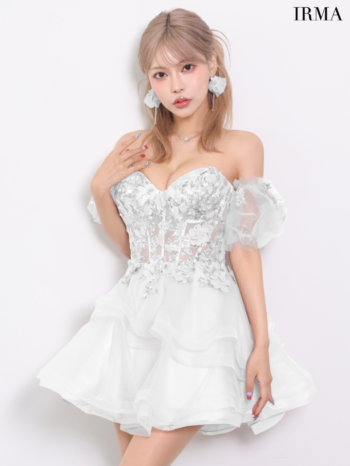 ベアトップ ハートカット パフスリーブ付き ウエストシアー バックスピンドル フラワー レース フレアミニドレスのイメージ画像4