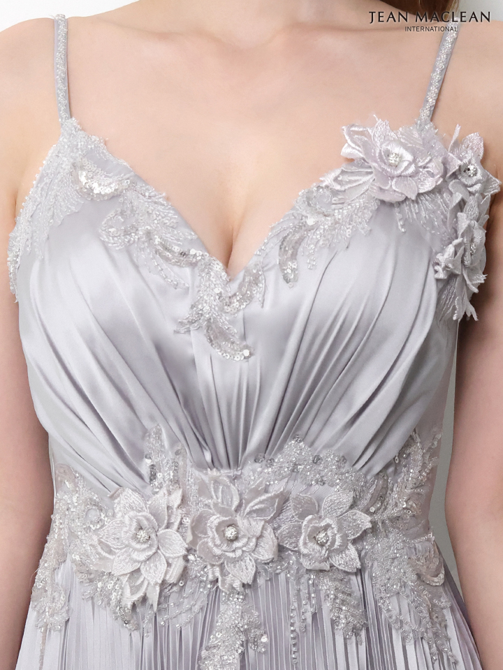 キャミソール フラワーモチーフ ビジュー Vネック プリーツ Aラインロングドレスのイメージ画像10