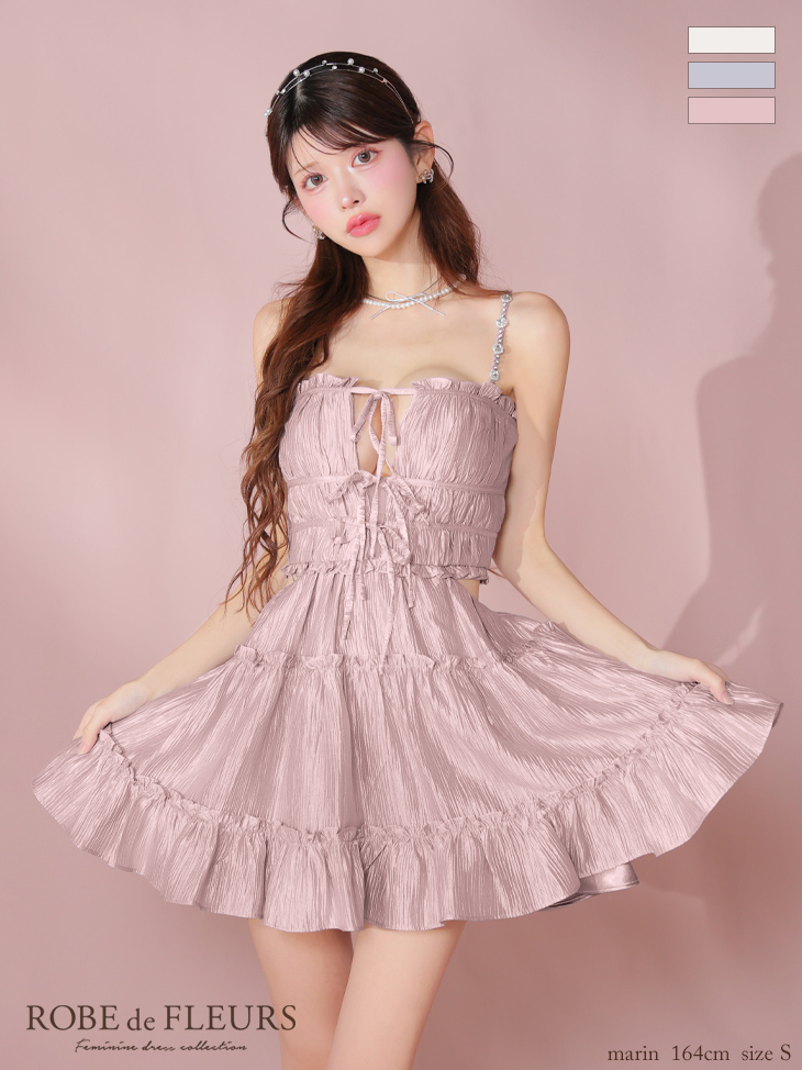 ガーリー キャミソール ビジュー オープンバスト リボン ウエストスリット シャーリング サテン フレアミニドレスのイメージ画像3