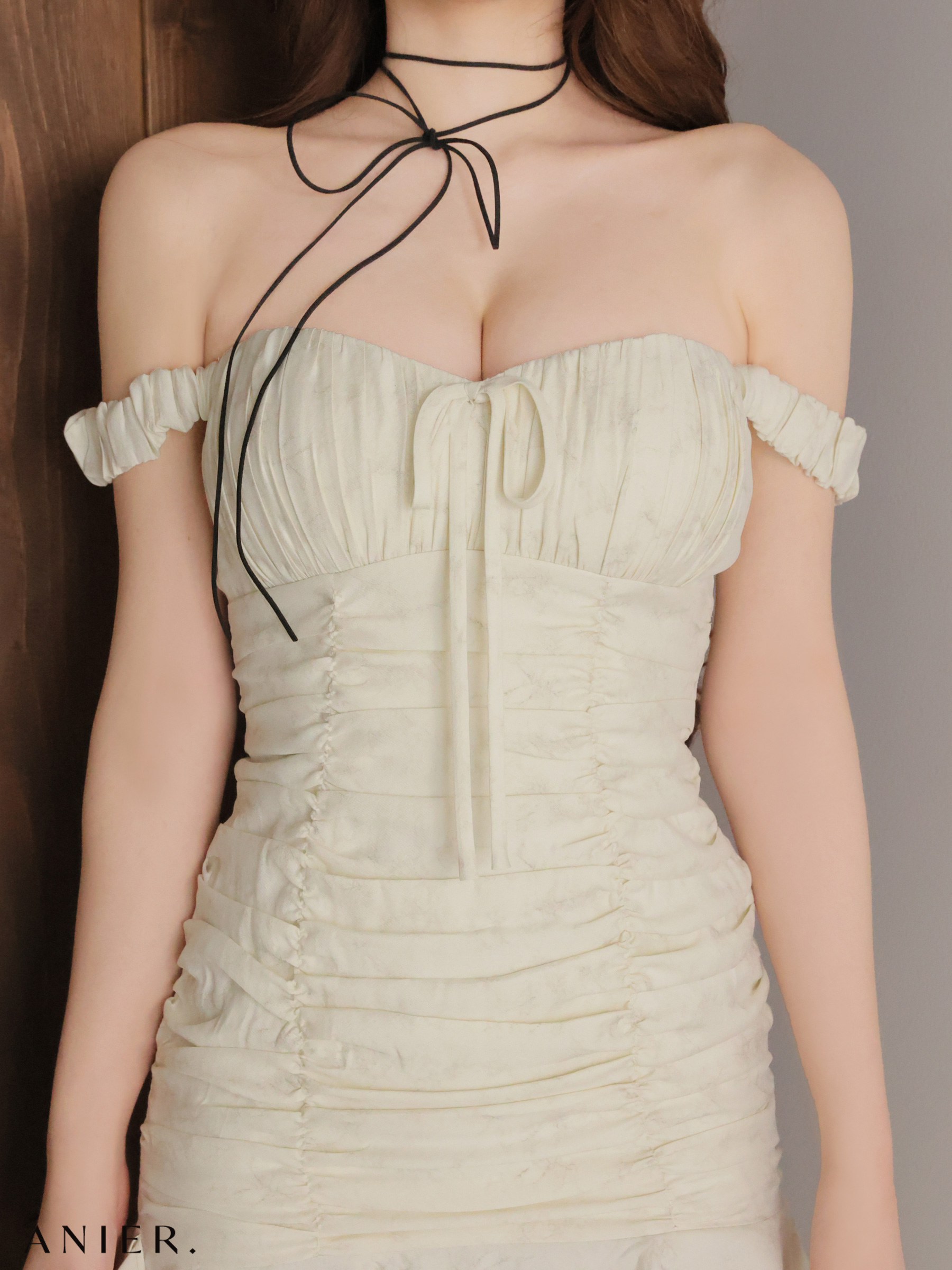 オフショルダー フリル ギャザー 半袖 リボン タイトミニドレス のイメージ画像6