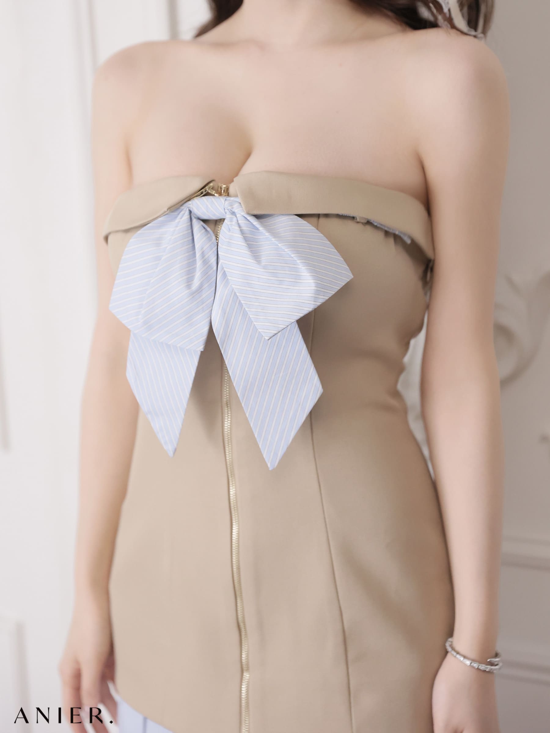 ベアトップ バストリボン ジップデザイン ストライプ柄 バイカラー プリーツスカート フレアミニドレスのイメージ画像9