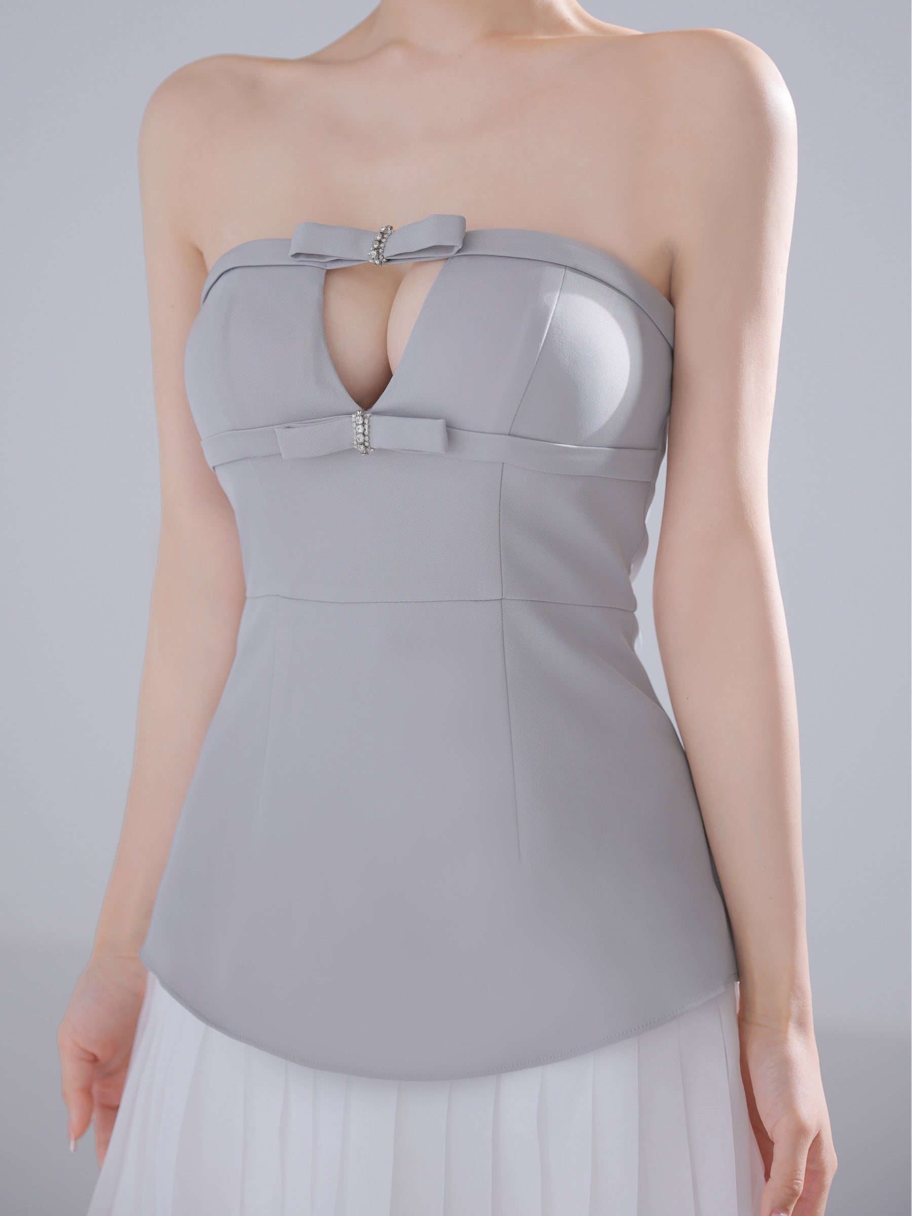 ベアトップ ビジューリボン バストカット シフォンプリーツ ドッキング フレアミニドレスのイメージ画像8