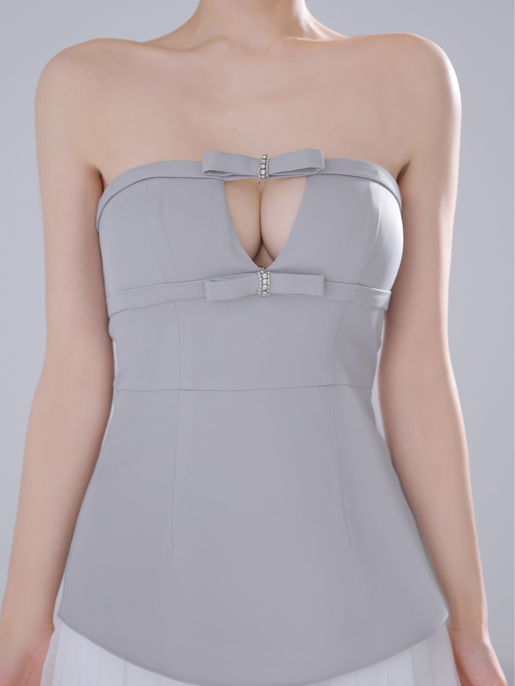 ベアトップ ビジューリボン バストカット シフォンプリーツ ドッキング フレアミニドレスのイメージ画像9