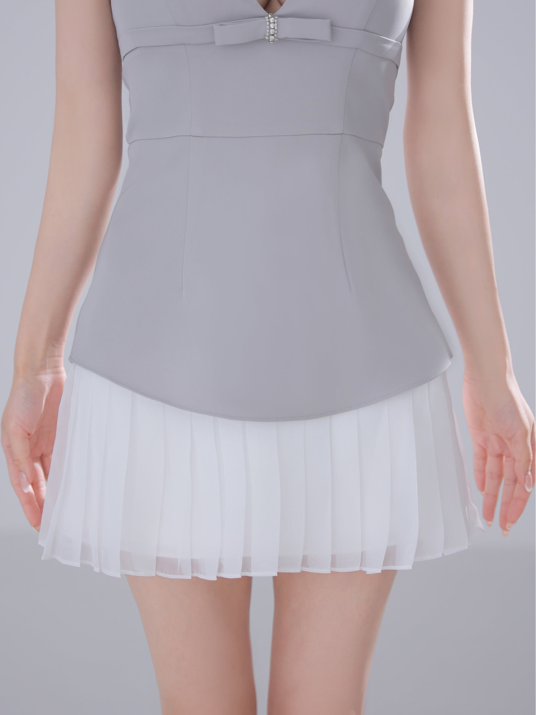 ベアトップ ビジューリボン バストカット シフォンプリーツ ドッキング フレアミニドレスのイメージ画像10