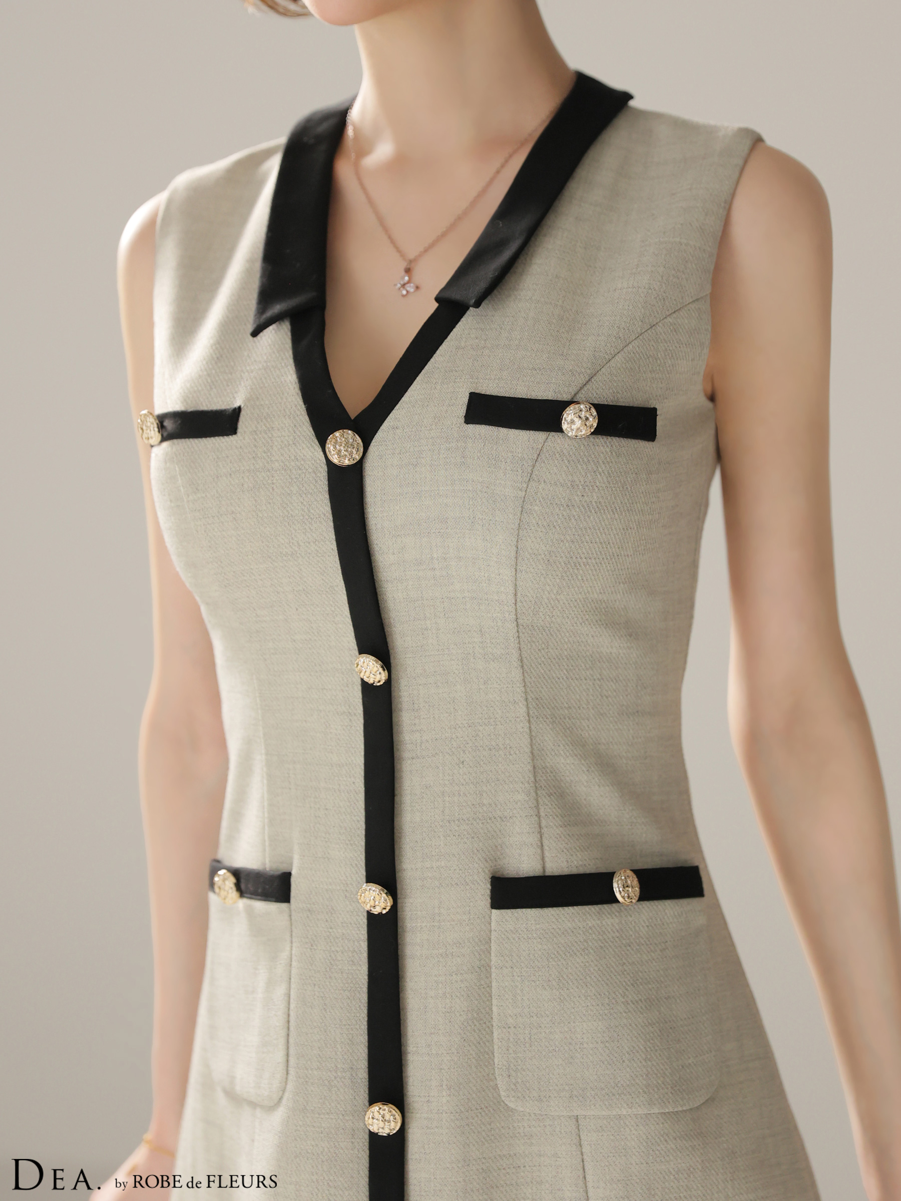 Vネック バイカラー ノースリーブ 襟付き ゴールドボタン 台形 フレアミニドレスのイメージ画像6