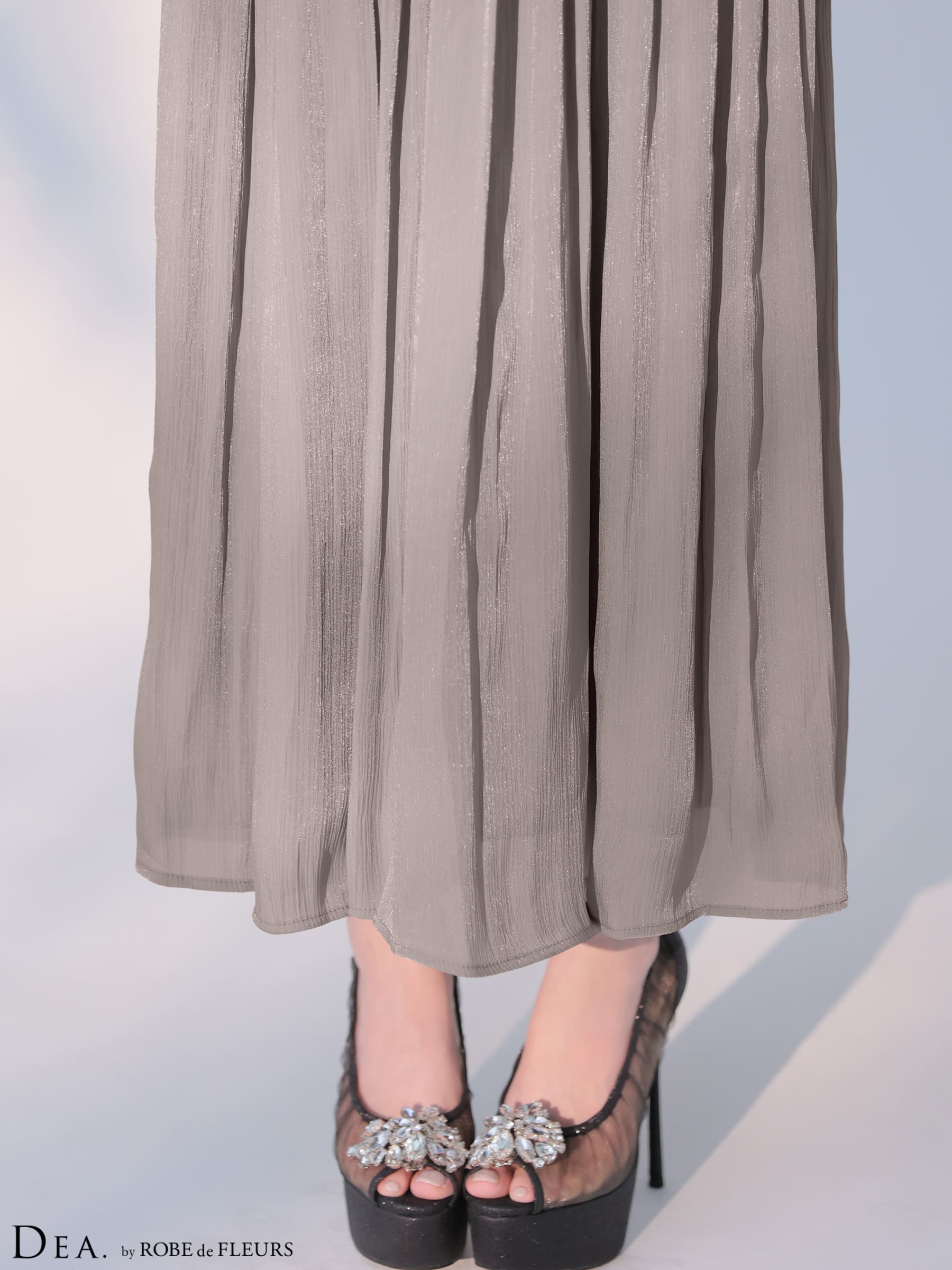 ホルターネック ラメ シフォン プリーツ セットアップ エレガント フレアロングドレスのイメージ画像9