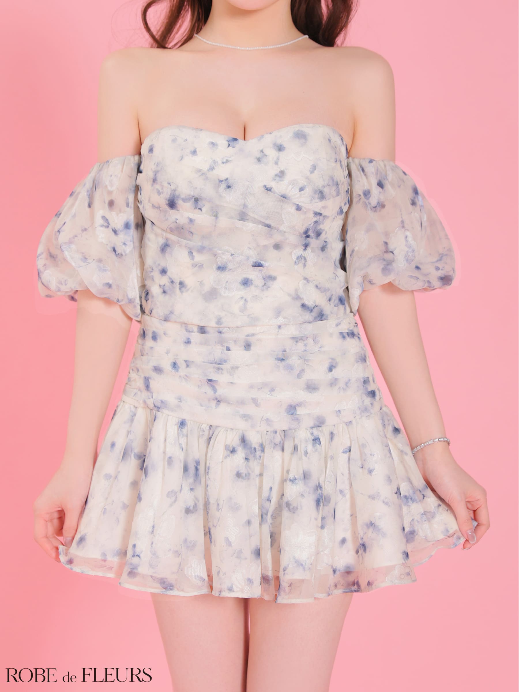 オフショルダー ハートカット シフォン フラワー柄 フレアミニドレスのイメージ画像4