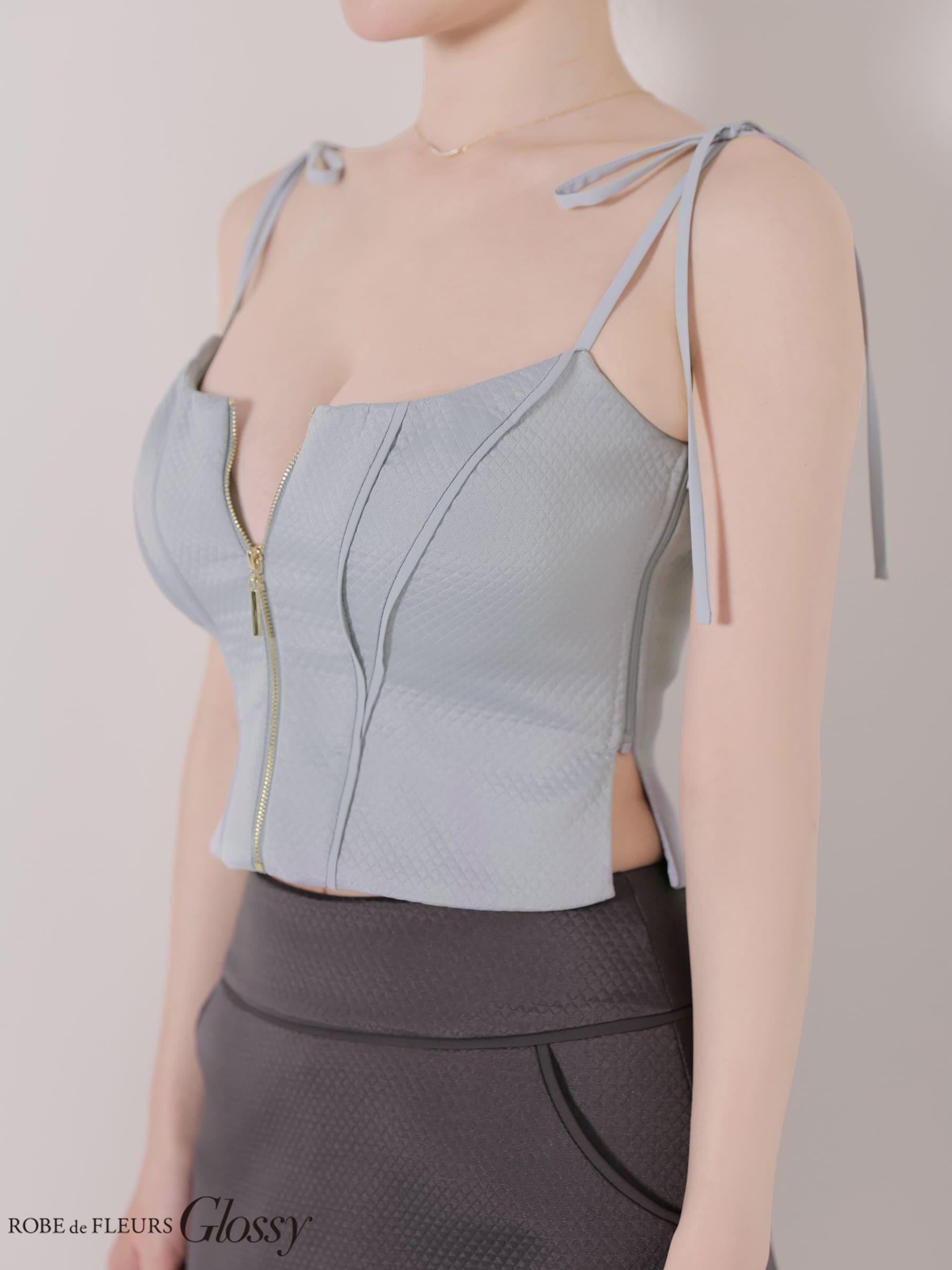 キャミソール ショルダーリボン ジップデザイン スリット バックオープン パイピング キルティング セットアップ タイトミニドレスのイメージ画像7