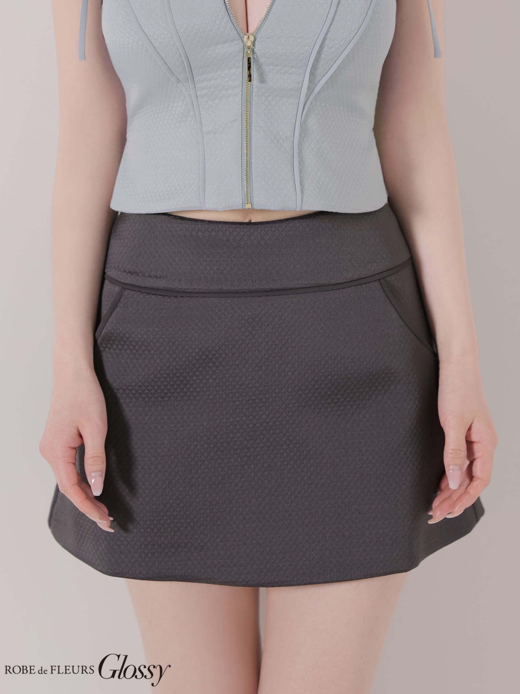 キャミソール ショルダーリボン ジップデザイン スリット バックオープン パイピング キルティング セットアップ タイトミニドレスのイメージ画像7