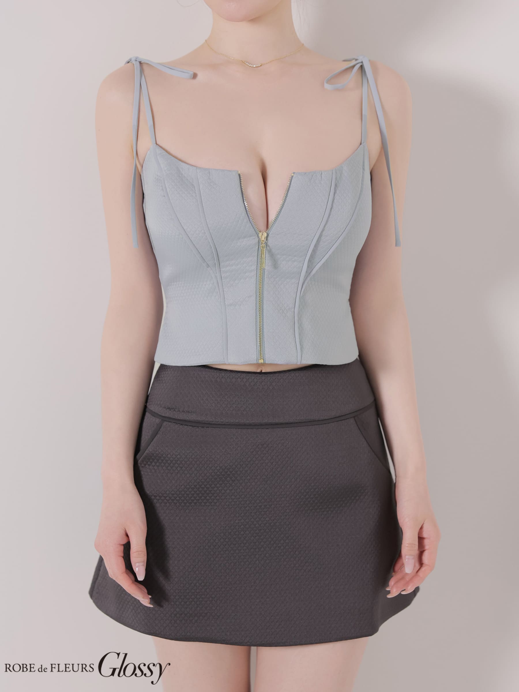 キャミソール ショルダーリボン ジップデザイン スリット バックオープン パイピング キルティング セットアップ タイトミニドレスのイメージ画像4