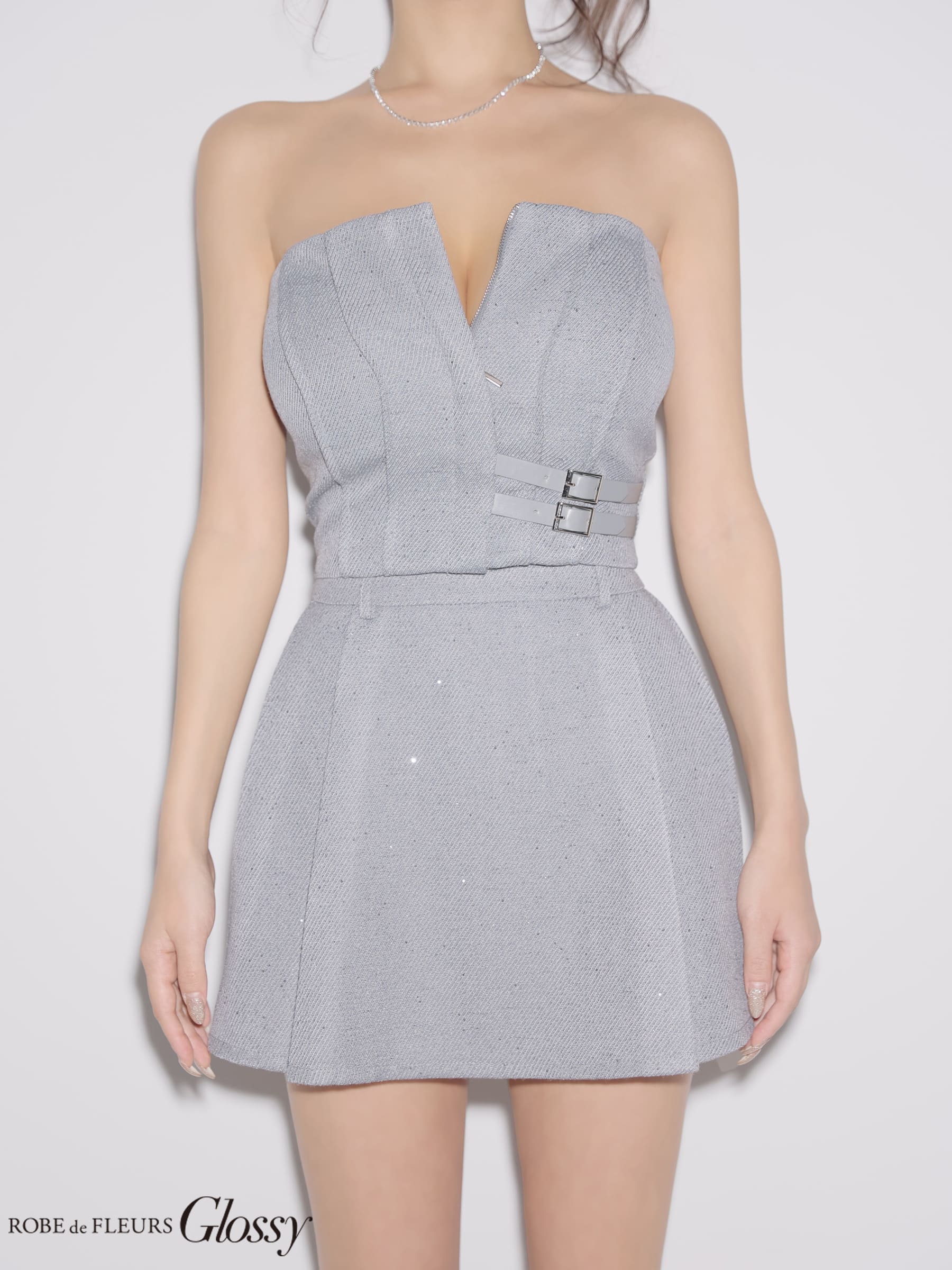 ベア バストカット セットアップ ベルトデザイン スパンコール ワンカラー フレアミニドレスのイメージ画像5