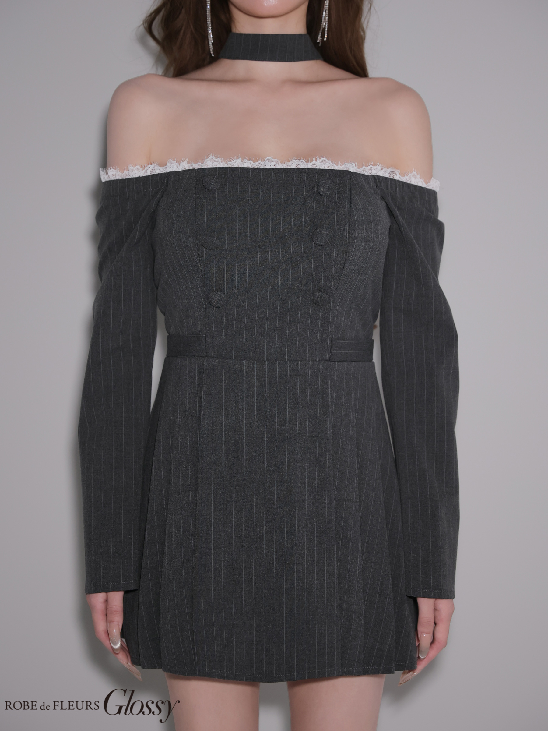 チョーカー付き オフショルダー レース 長袖 ダブルボタン ストライプ フレアミニドレスのイメージ画像4