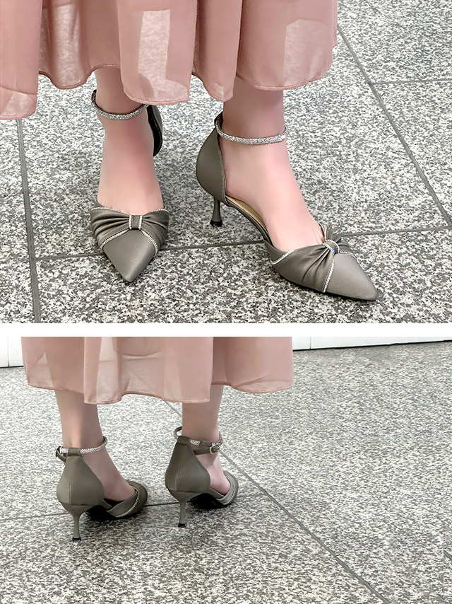 リボンデザイン ビジュー アンクルストラップ付き ポインテッドトゥ パンプス