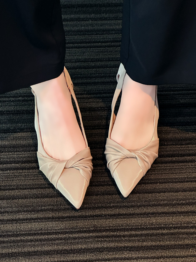 ツイストリボン ポインテッド パンプス