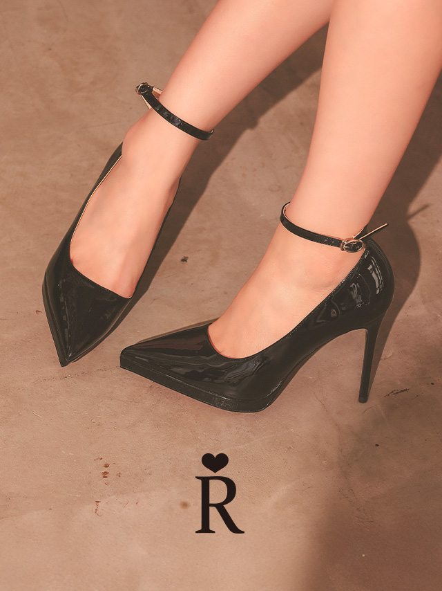 エナメル アンクルストラップ付き ポインテッドトゥ パンプス