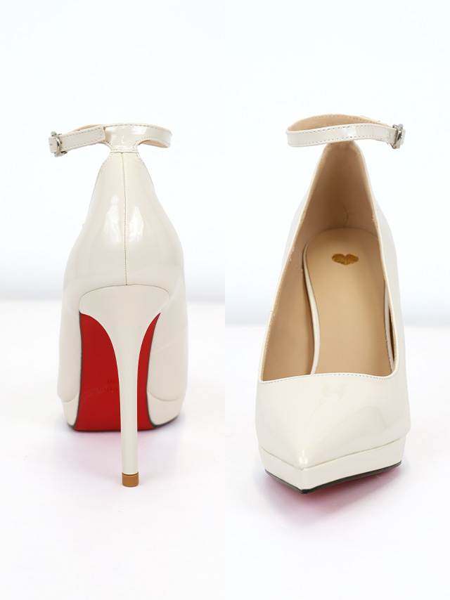 アンクルストラップ付き ポインテッドトゥ パンプス