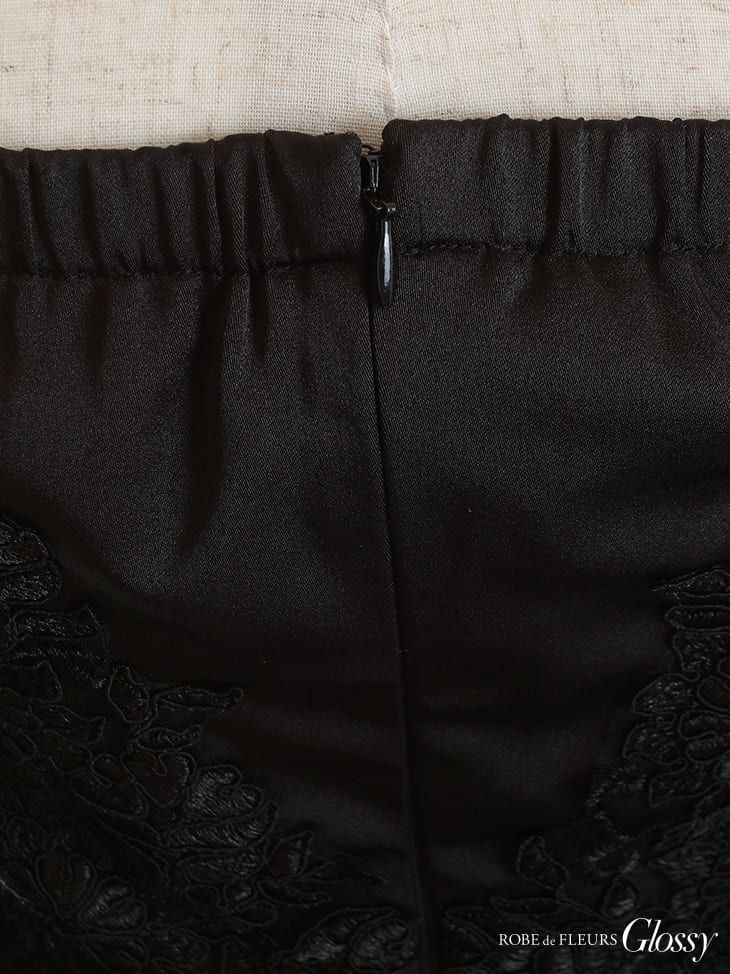 ROBEdeFLEURS Glossy[ローブドフルール グロッシー]ラグジュアリー レース× ぺプラム ミニドレス[藤咲めい][2026]