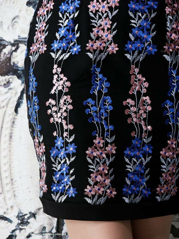 Andy [アンディ] フラワー 刺繍 フリル オフショル タイト 高級ミニドレス[ブラック][青田夏奈/キャバドレス着用][2025]