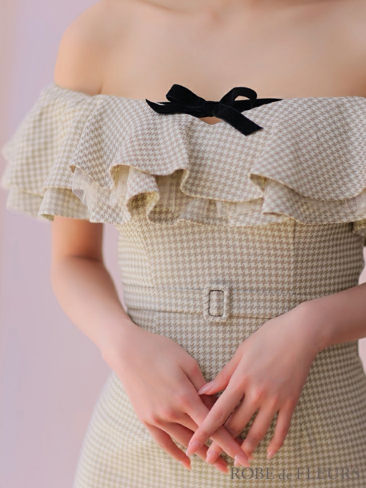 【ROBEdeFLEURS/ローブドフルール】 千鳥柄 フリル オフショルダー リボン タイトミニドレス