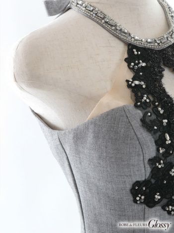 ストレッチ ホルターネック バストビジュー　刺繍フラワーモチーフ タイトミニドレス