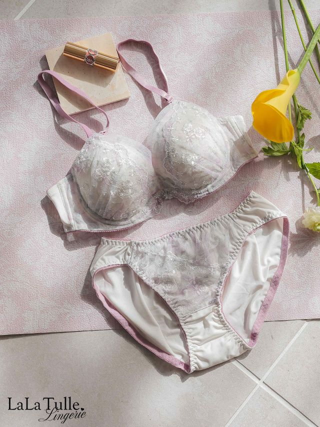 勝負下着 ビジュー チャーム付き パイピング風 フェミニン カップ ブラジャー＆ショーツ 2点セット