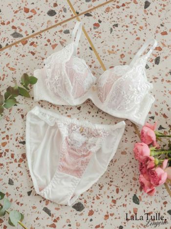 勝負下着 ホワイトレース ワンカラー チャーム付き カップ ブラジャー＆ショーツ 2点セット