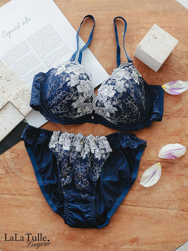 勝負下着 ビジューチャーム付き ホワイト レース ネイビー カップ ブラジャー＆ショーツ 2点セット