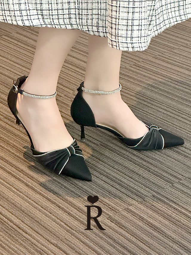 キャバヒール Rechercher ルシェルシェ ビジュー アンクルストラップ付き ポインテッドトゥ リボンデザイン パンプス